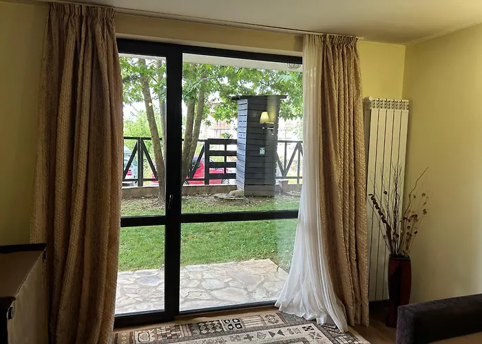 частен * 班斯科